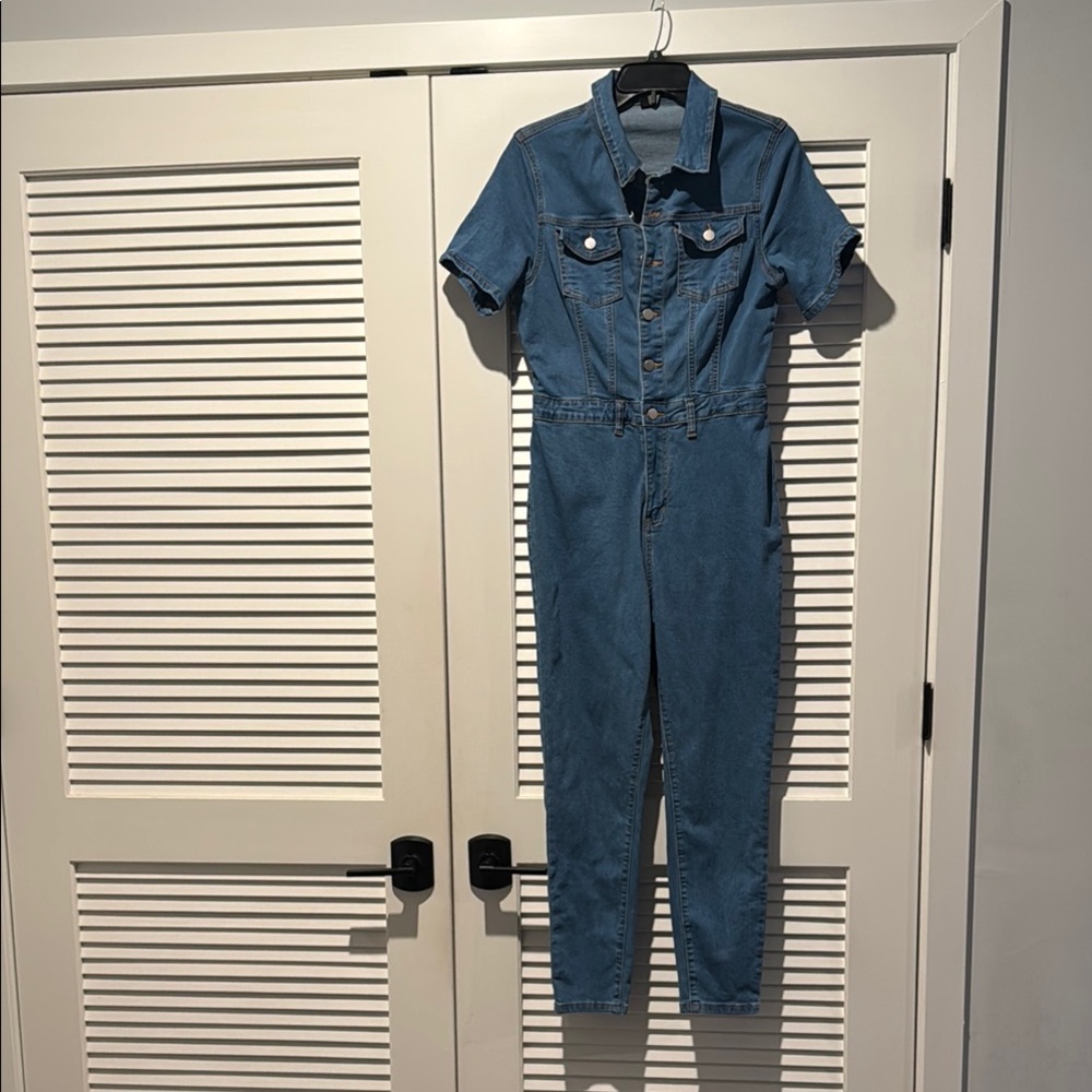 SHEIN Blue Denim Jumpsuit with Fitted Waist and Short Sleeves